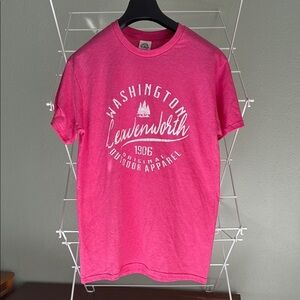 Pink Washington Leavenworth T-shirt NWT size Small (RF6)
